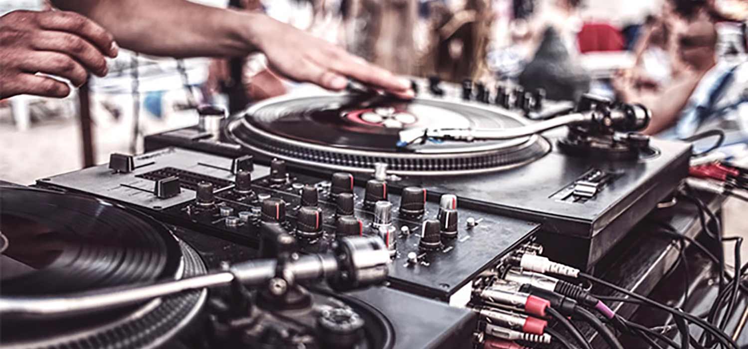 DJ