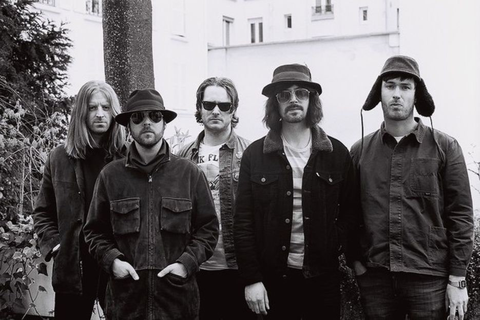 the-coral-headline-act