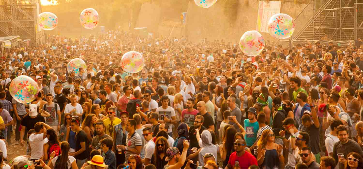 20 Amazing Acts to Add to Your Festival Entertainment