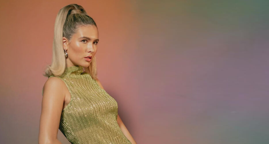 Mimi Webb official act profile picture