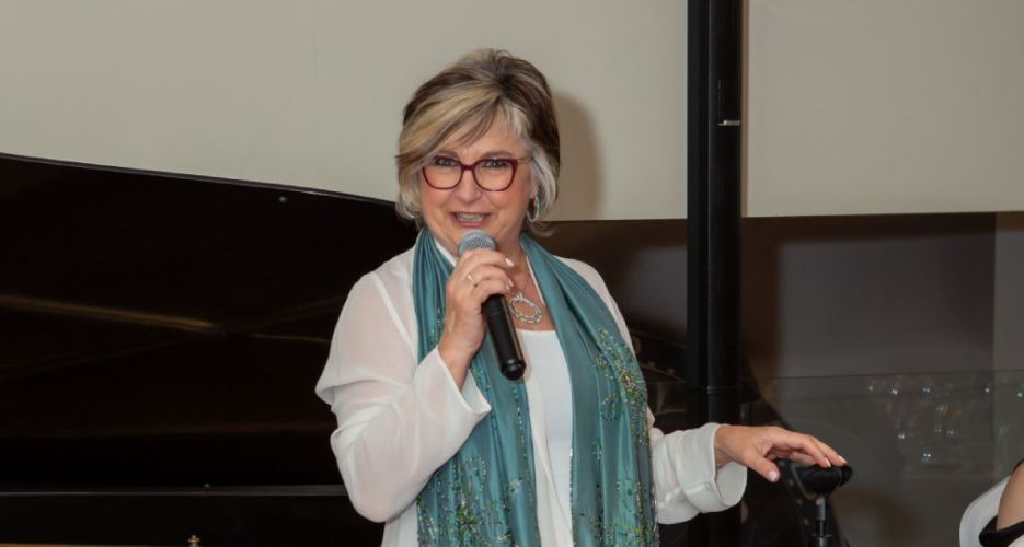 Lesley Garrett Official Artist Image