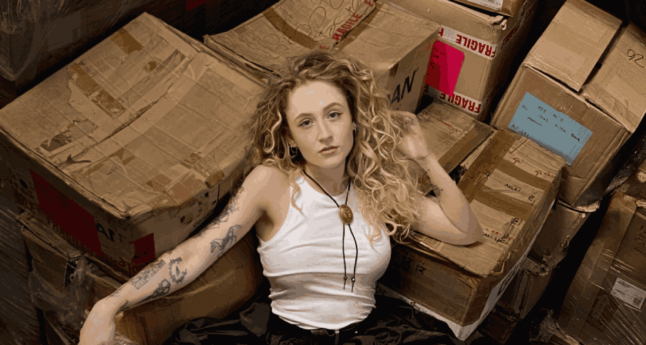 Janet Devlin official Act Profile Picture 
