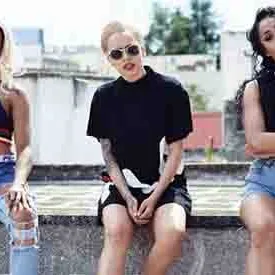 Book Stooshe