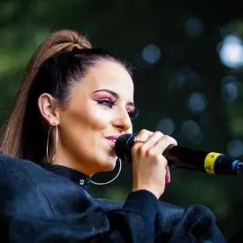 Amelia as Ariana Grande