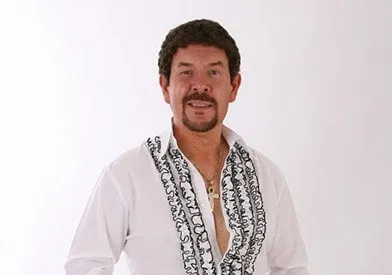 Ian Anthony as Tom Jones