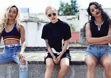 Book Stooshe
