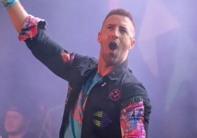Ross Petty as Chris Martin