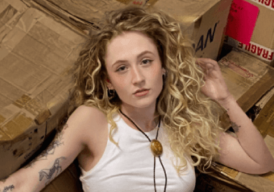 Janet Devlin official Act Profile Picture 